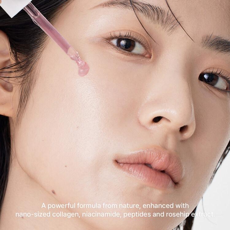 Arencia Red Smoothie Serum evening skin tone and boosting natural radiance with 8% niacinamide.